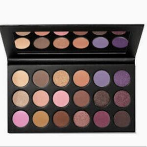 MORPHE 18F TALKIN’FLIRTY EYESHADOW PALETTE BNIB